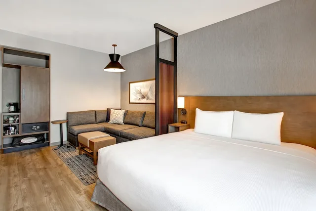غرفة بسرير كينج مع أريكة، Hyatt Place Kent Narrows and Marina 1/1