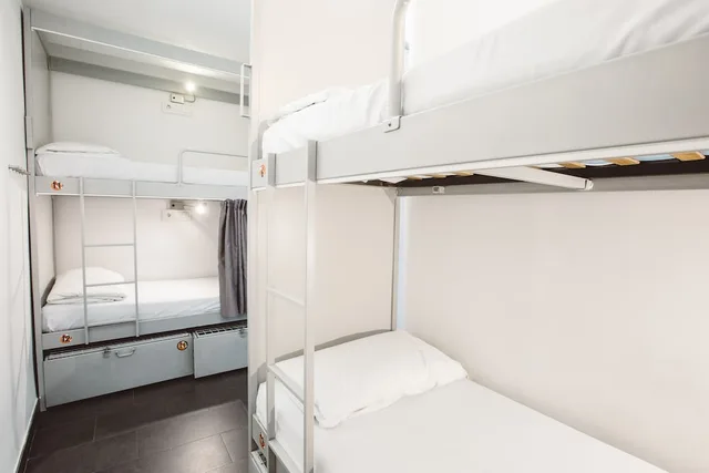 سكن مشترك بستة أسرّة وأسرّة بطابقين للنساء، Hostel St Christophers Inn Barcelona 1/4
