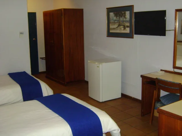غرفة تنفيذية، The Gaborone Hotel 1/3