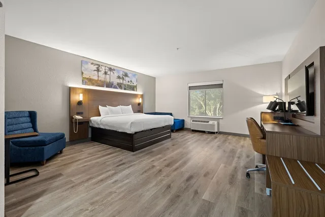 جناح بسرير كينج، Clarion Pointe Lakeland I-4 2/8