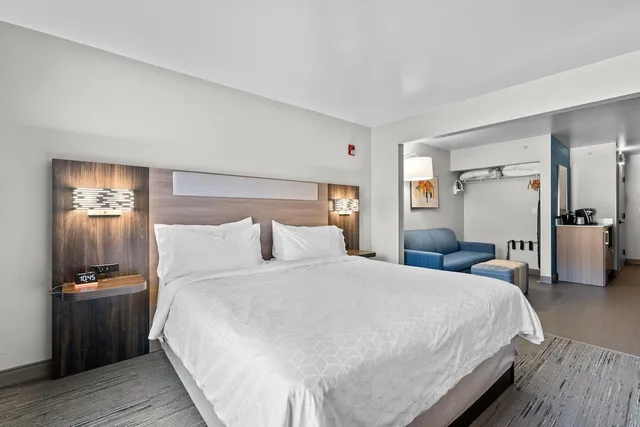جناح بسرير كينج بغرفة نوم واحدة، Holiday Inn Express & Suites West Point - Fort Montgomery 1/4