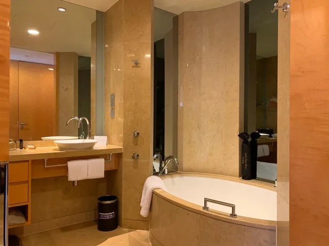 جناح بسرير كينج بإطلالة على النهر بغرفة نوم واحدة، Intercontinental Shanghai Expo Hotel 6/7