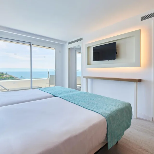 My Favorite Club, Junior Suite, Sea Front، AluaSoul Carolina - Adults Only 2/7