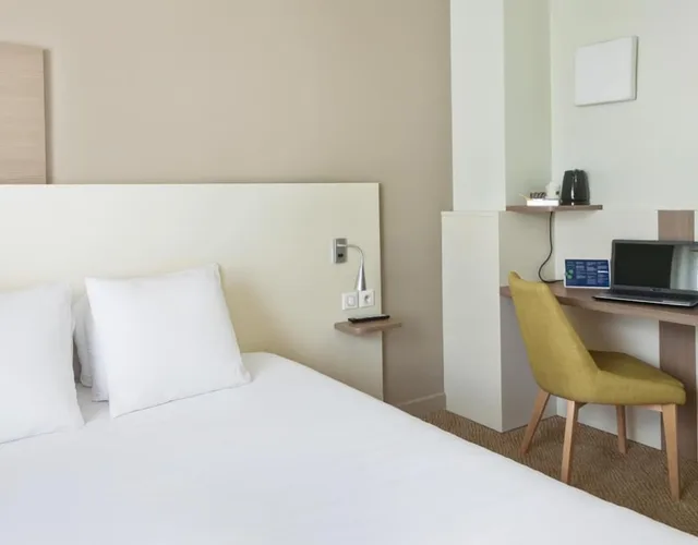 Standard, 1 Queen and 1 Double Bed, Queen Bed, Campanile Epinal Centre - Gare 9/10