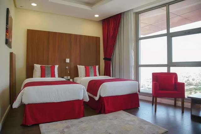 غرفة كلاسيكية بسريرين منفصلين للمدخنين، Ramada Encore By Wyndham Kuwait Downtown 1/5
