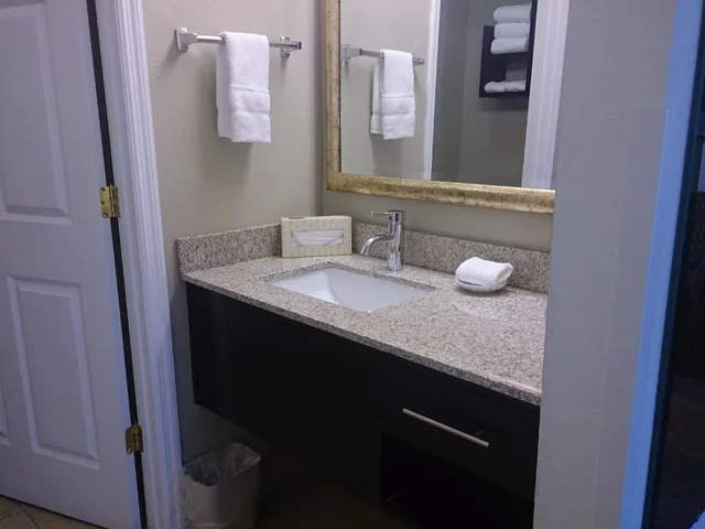 استوديو بسرير كوين، Staybridge Suites Columbus-Airport 2/2