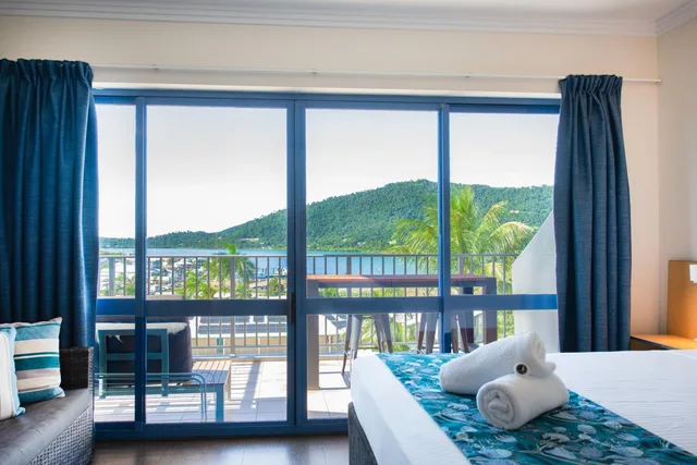 2 Bedrooms, Apartment, Coral Sea Vista Apartments 1/1