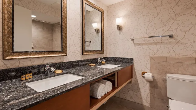 جناح بسريرين كوين، Best Western Plus Silver Saddle Inn 9/9