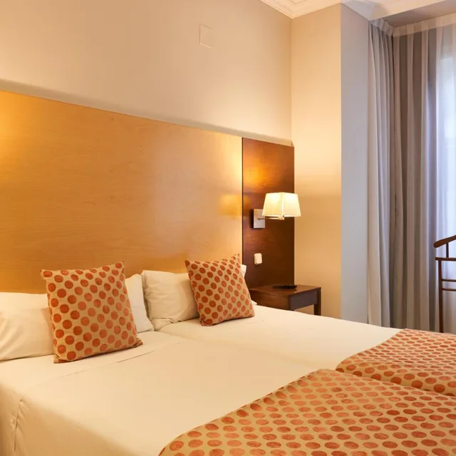 غرفة ثلاثية مع أريكة، Suites Barrio de Salamanca 1/10
