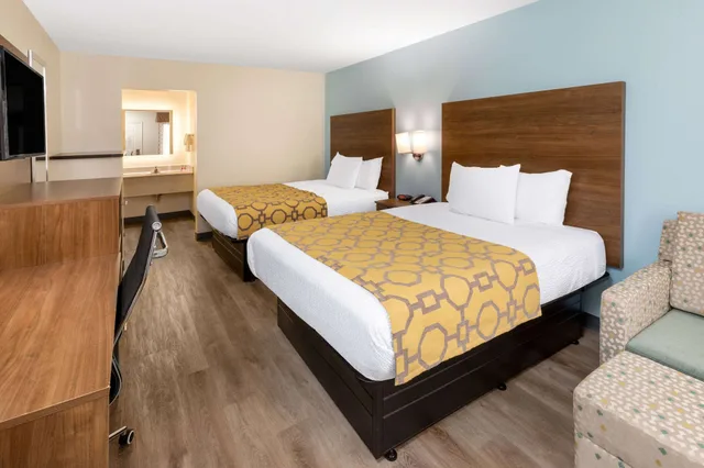 غرفة بسريرين كوين، Baymont by Wyndham Biloxi Ocean Springs 2/8