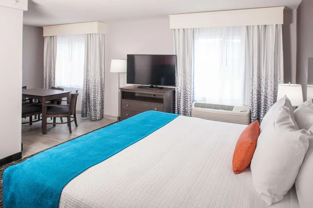غرفة قياسية ركنية بسرير كينج بمطبخ صغير، Best Western Plus Sun Canyon 3/10