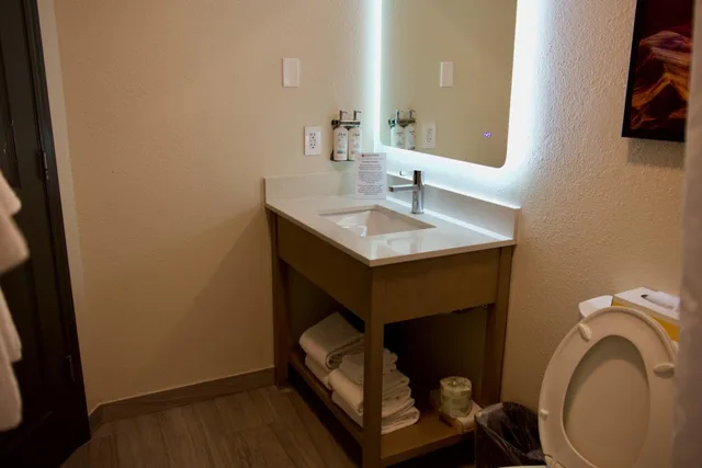 جناح بسرير كينج بغرفة نوم واحدة، Candlewood Suites Harrisonburg 4/7