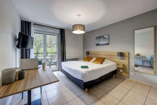 استوديو سوبيريور بسرير مزدوج بشرفة، Comfort Aparthotel Divonne L Oree du Parc 1/7