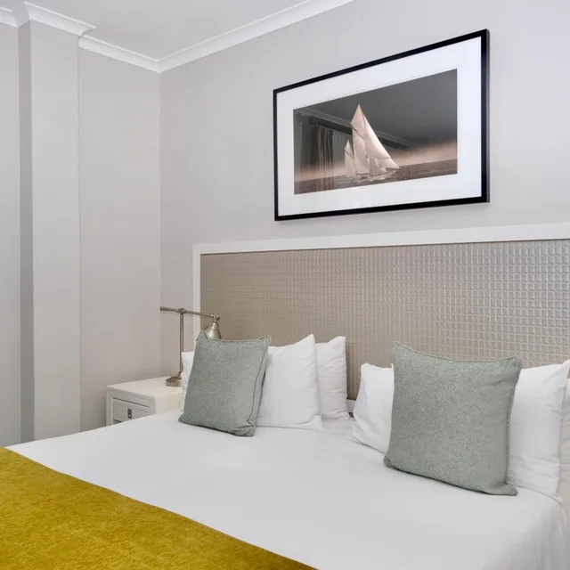 غرفة فاخرة بسرير مزدوج أو سريرين منفصلين بإطلالة على الجبل، Simon's Town Quayside Hotel 6/10