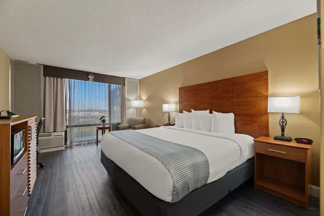 غرفة بسرير كينج بإطلالة، Best Western Orlando Gateway Hotel 1/4