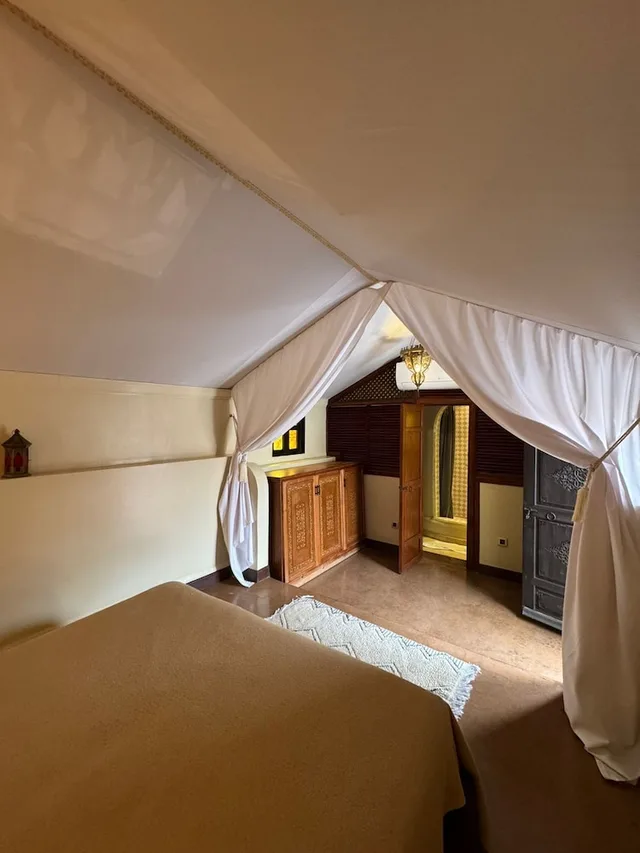غرفة سوبيريور بسرير مزدوج بشرفة، Riad des Arts 5/10