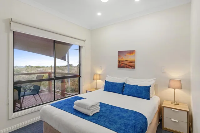 3 Bedrooms, Beach, Deluxe, Cabin, Discovery Parks - Adelaide Beachfront 2/10