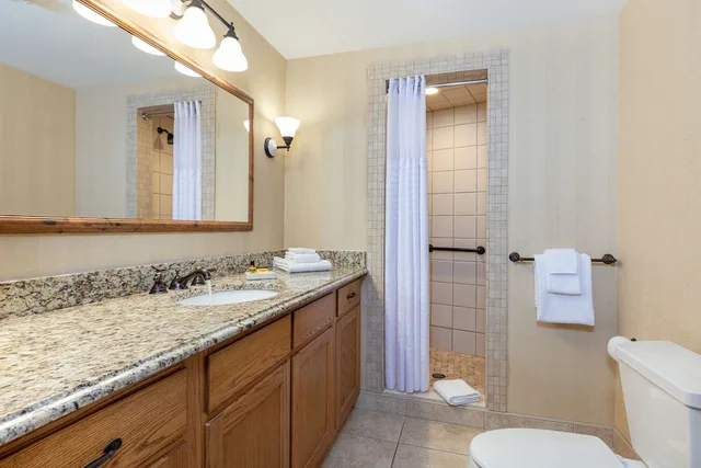 غرفة بسرير كينج بإطلالة على الجبل تُحدَّد عند الوصول، Best Western Plus Waterbury - Stowe 1/1