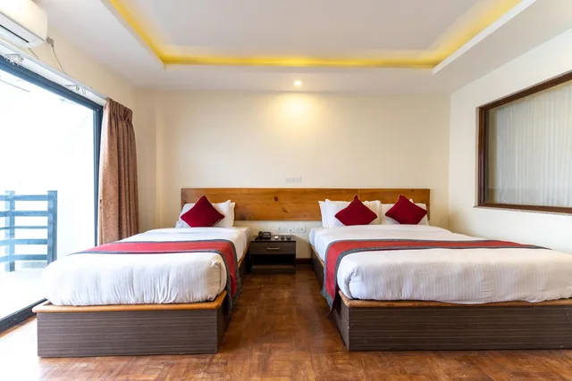 Deluxe Double, NAGARKOT SHANGRILA RESORT 7/10