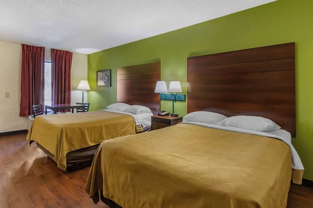 غرفة قياسية بسريرين مزدوجين، Econo Lodge Fayetteville, NC 1/4