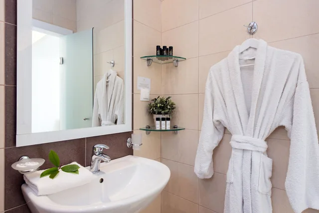 غرفة بسريرين منفصلين بإطلالة على الحديقة، Melina Bay Boutique Hotel 5/8