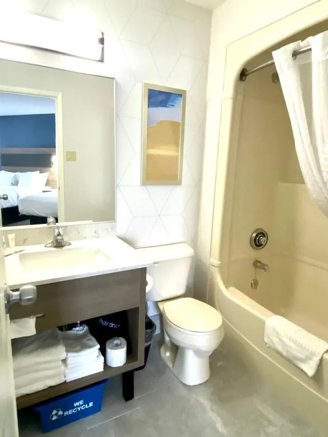 غرفة بسريرين كوين يُسمح فيها بالحيوانات الأليفة في الطابق الأرضي، Comfort Inn St. Catherines 8/10