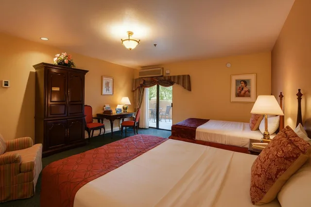 غرفة بسريرين كوين لذوي الإعاقة، Carlyle Hotel 3/8