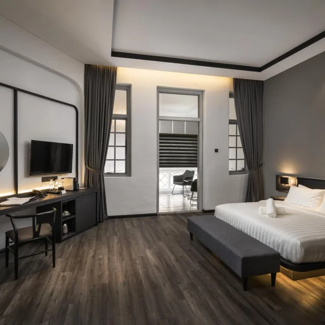 Premium, Suite, King Bed, Bathtub, Modern Hotel Georgetown 4/8