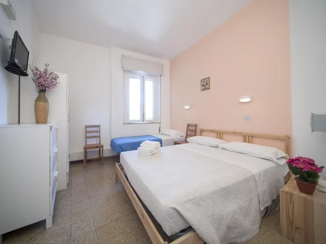 Room, Triple, 1 Double and 1 Single Bed, Hotel Colombo 1/2