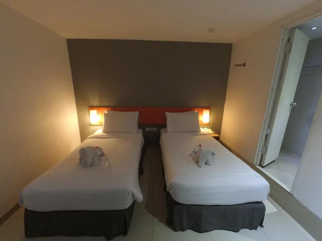 غرفة ديلوكس بسريرين منفصلين، Expander Hotel Semarang 3/5