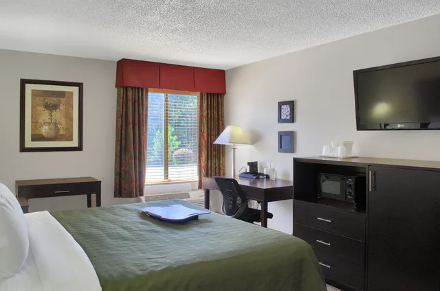غرفة قياسية بسرير كينج، Hometown Inn Thomasville 1/7
