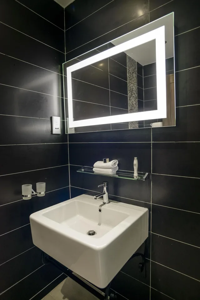 جناح سوبيريور، The Landmark Suites 9/10