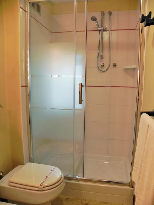 غرفة ثلاثية بسرير مزدوج وسرير فردي، Torreata Hote And Residence 4/5