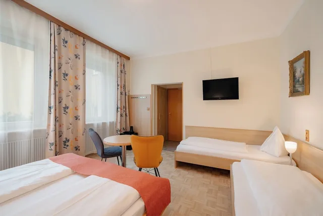 غرفة رباعية، Adlerhof 5/10