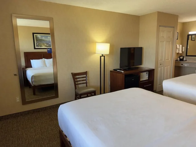 Upgrade, 2 Queen Beds، Comfort Inn On The Bay 8/10