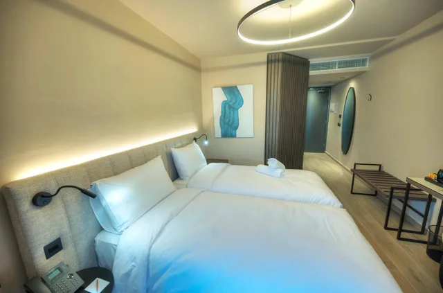 غرفة تنفيذية بسريرين منفصلين بشرفة، Aste Hotel 1/10