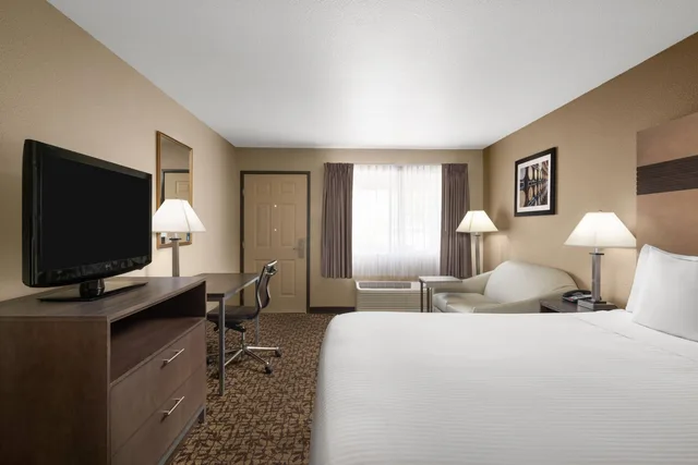 جناح بسرير كينج لذوي الإعاقة، Hawthorn Suites By Wyndham Napa Valley 3/4