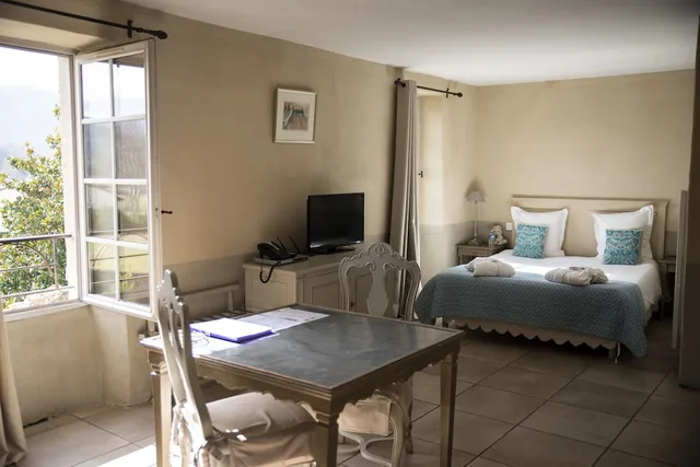 Studio, Queen Bed, Mountain View, Le Couvent D'herepian 2/3