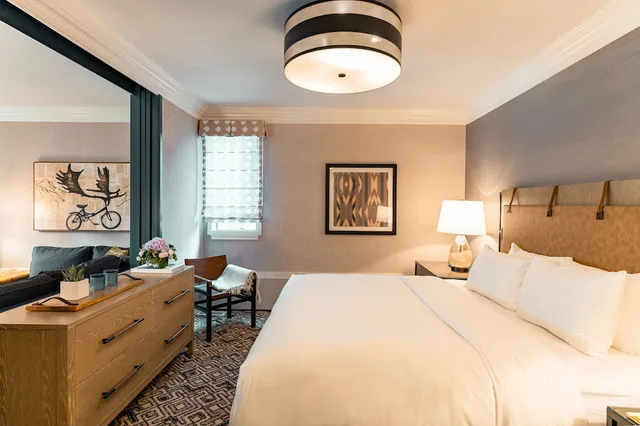 Luxury, Suite, 2 Double Beds, Lake Front, Sofa, Fairmont Jasper Park Lodge 1/5