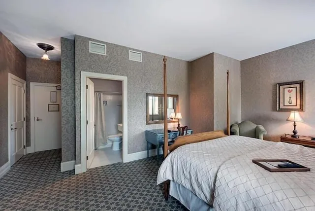 غرفة قياسية بسرير كينج، Nicollet Island Inn 2/4