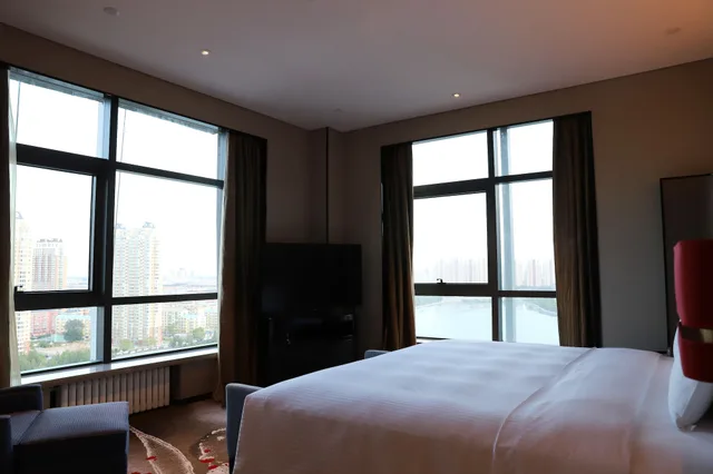 Executive, Suite, King Bed, Wanda Realm Qiqihar 1/1