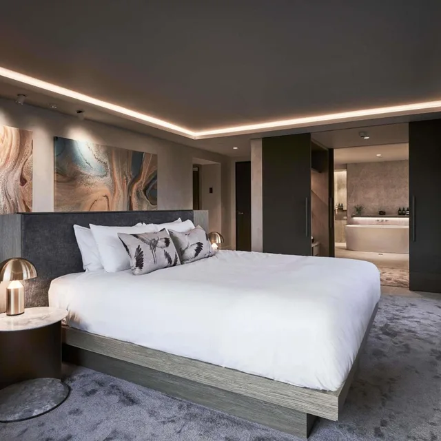 William, Sky, Villa, King Bed, Lounge Access, Top Floor، Pullman East Melbourne 2/9
