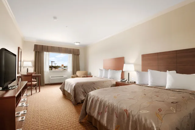 غرفة قياسية بسريرين كوين، Ramada By Wyndham College Station 3/8