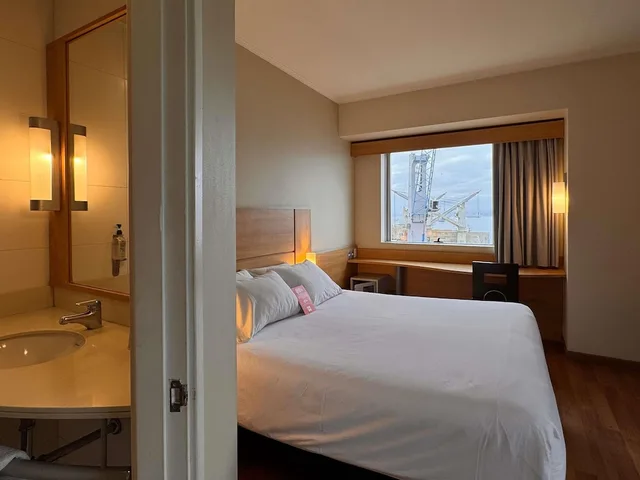 غرفة بسرير كوين بإطلالة على البحر، Ibis Valparaiso 10/10