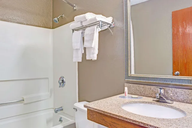 Room, 2 Queen Beds, The Freeport Hotel Ascend Hotel Collection 4/5