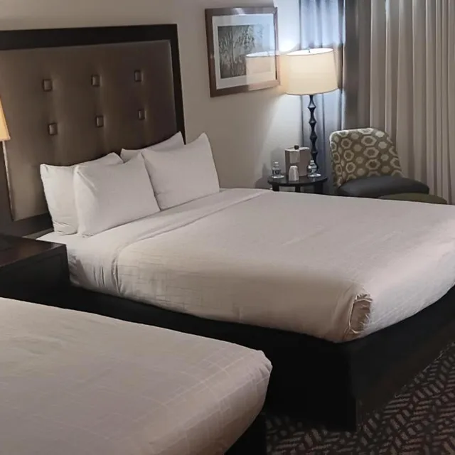 غرفة، Wyndham Grand Executive Center Little Rock Airport 1/1
