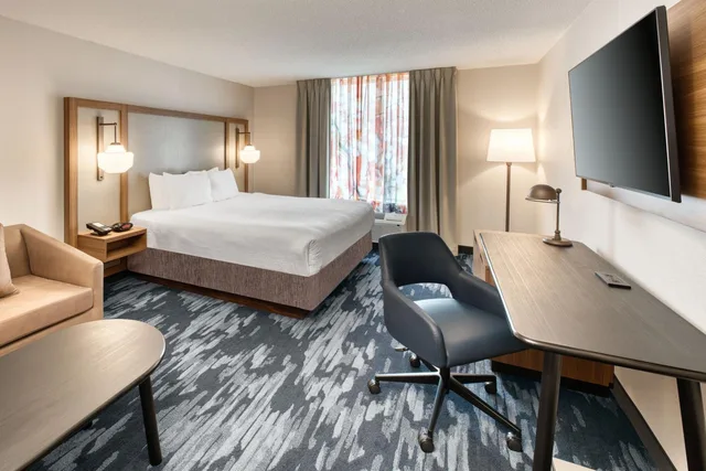 غرفة بسرير كينج مع أريكة، Fairfield Inn And Suites By Marriott Toronto Brampton 1/5