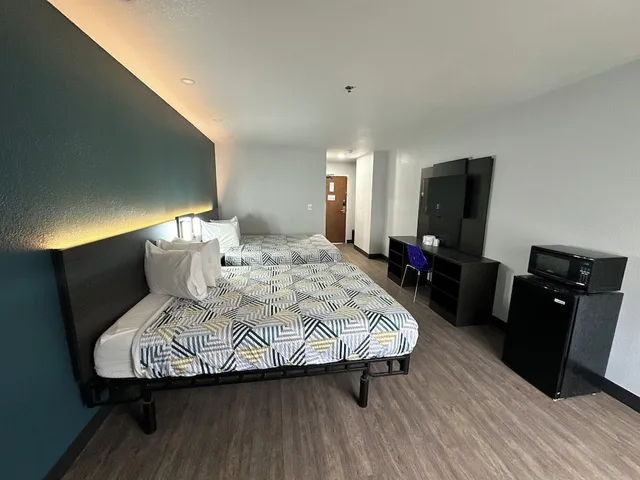 غرفة قياسية بسريرين كوين، Motel6 Lebec, CA 1/6