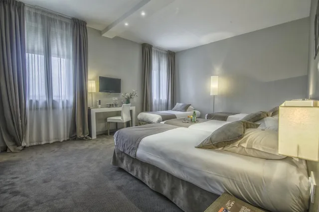 غرفة قياسية بسريرين منفصلين، Kyriad Orange Centre 9/10