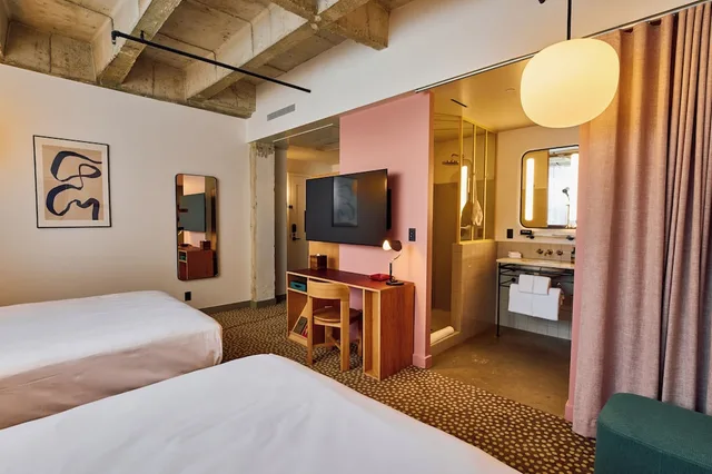 Renovated, 2 Queen Beds, Accessible، STILE Downtown Los Angeles by Kasa 6/9